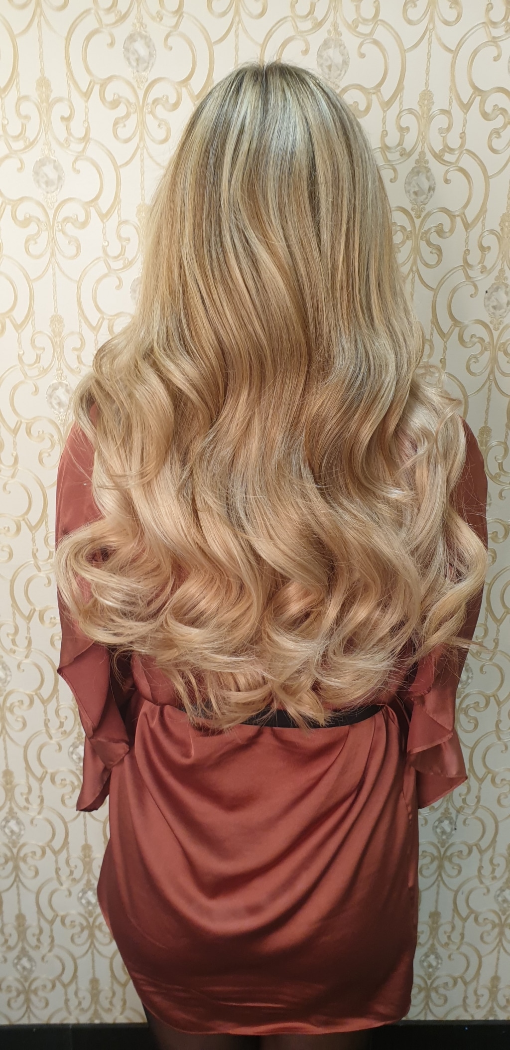 After picture of a hair extension with Quikkies Tape Extensions on a woman with blond long hair