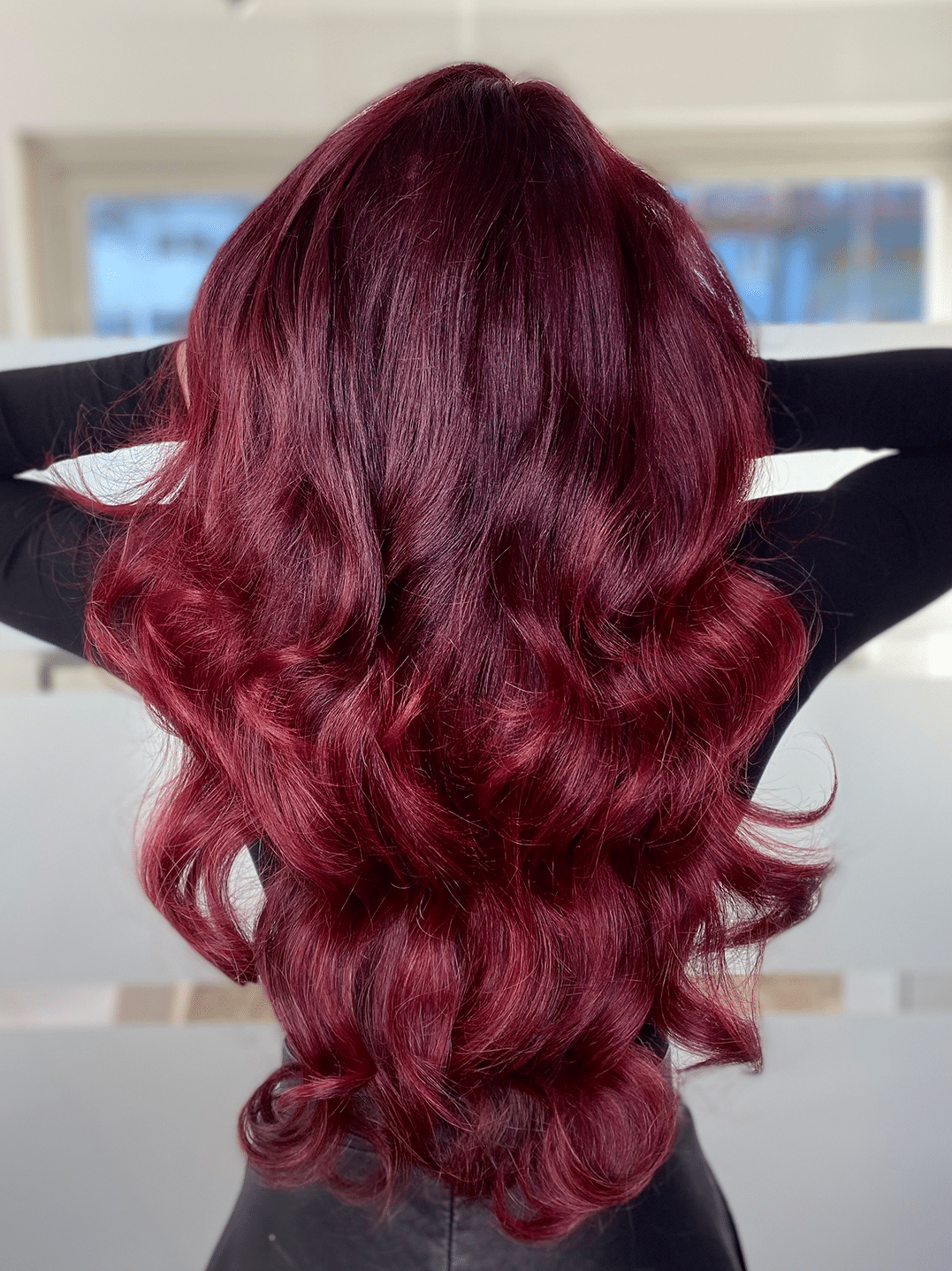 Hair extension with #INSPOS for woman with red long hair